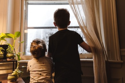    Kinderen in huis kelly-sikkema-4l2Ml8-MLUg-unsplash.jpg