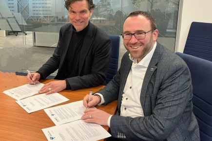    Foto ondertekening Zoetermeer[42] kopie.jpeg