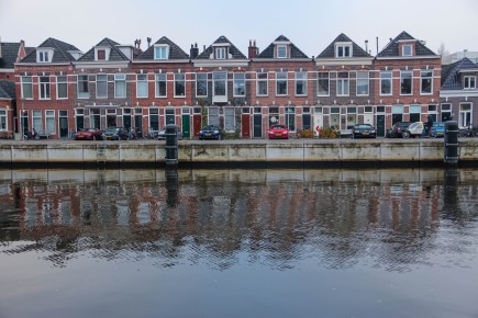 huizen aan het water denise-jans-5EvoJZByK80-unsplash.jpg